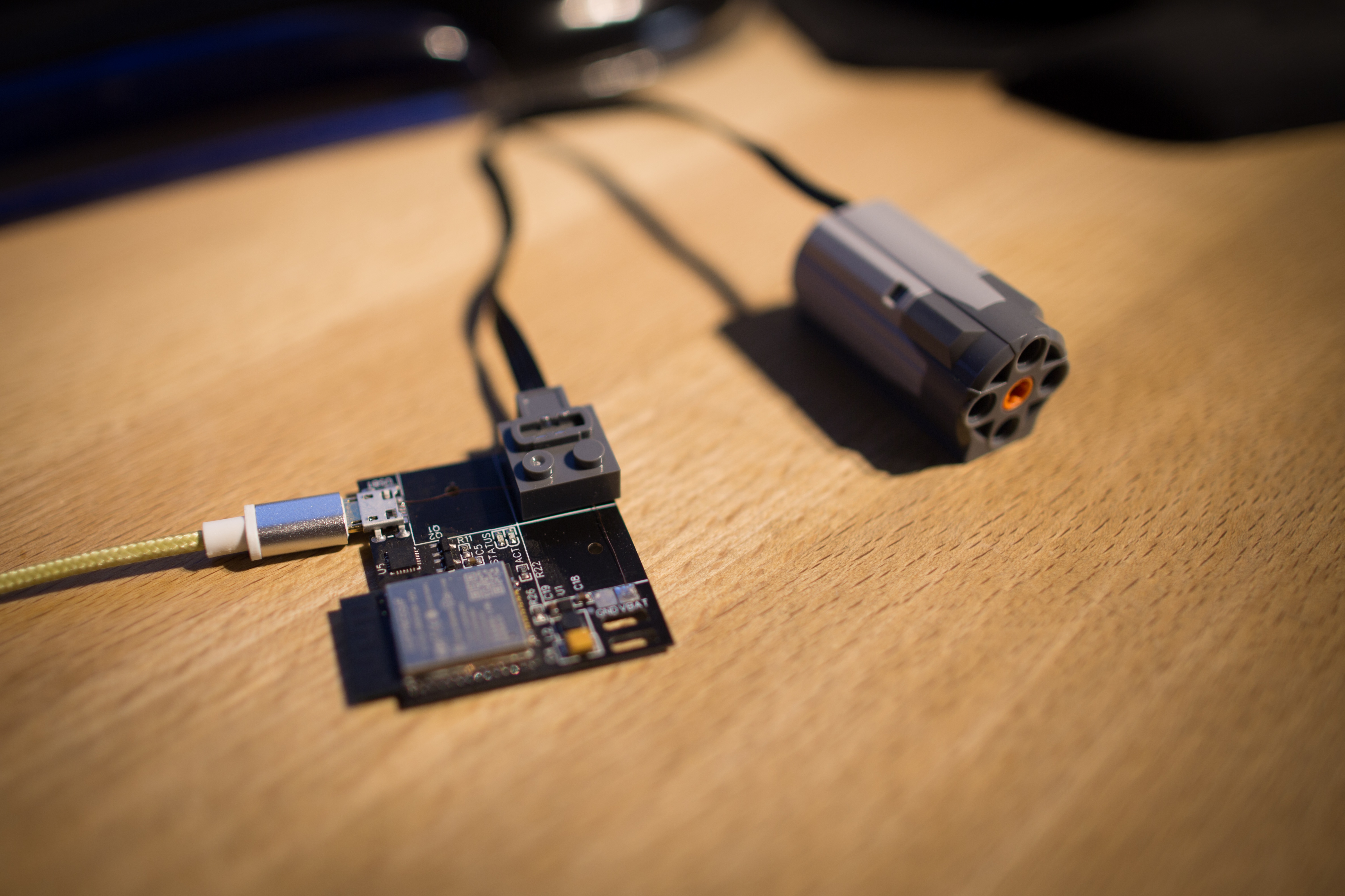 [ESP32] LegoRemote – a BLE/WiFi remote control for motors using a Steam Controller
